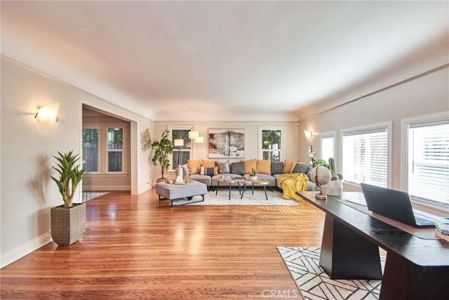 6669 De Longpre Avenue, Los Angeles, CA 90028