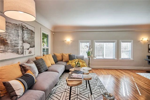 6669 De Longpre Avenue, Los Angeles, CA 90028