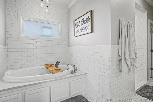 1014 W 86th Place S, Tulsa, OK 74132