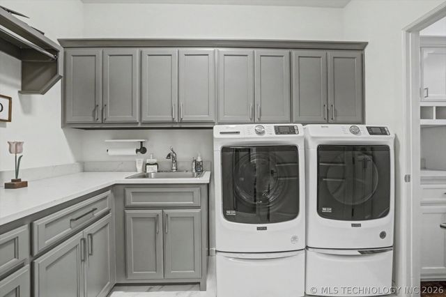 1014 W 86th Place S, Tulsa, OK 74132