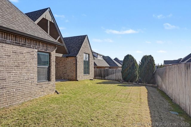 1014 W 86th Place S, Tulsa, OK 74132