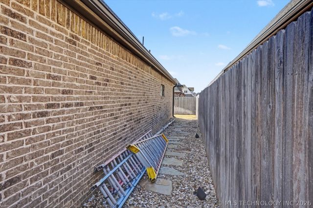 1014 W 86th Place S, Tulsa, OK 74132
