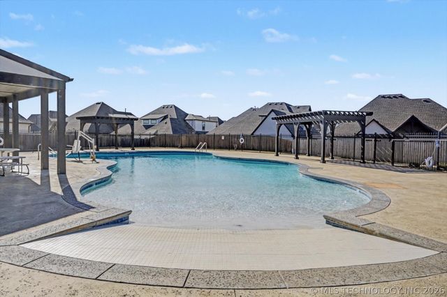 1014 W 86th Place S, Tulsa, OK 74132