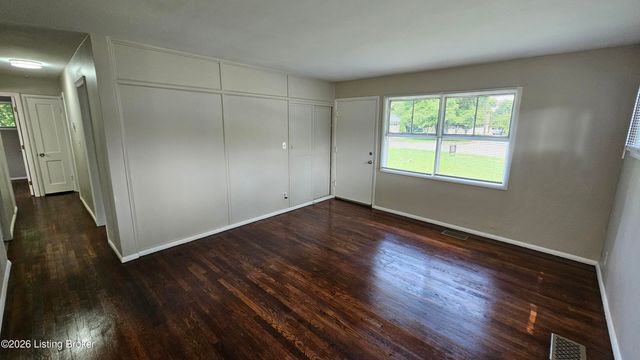 2935 Garey Ln, Louisville, KY 40216