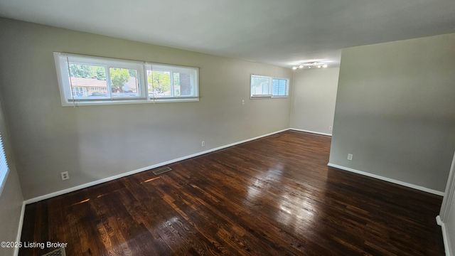 2935 Garey Ln, Louisville, KY 40216