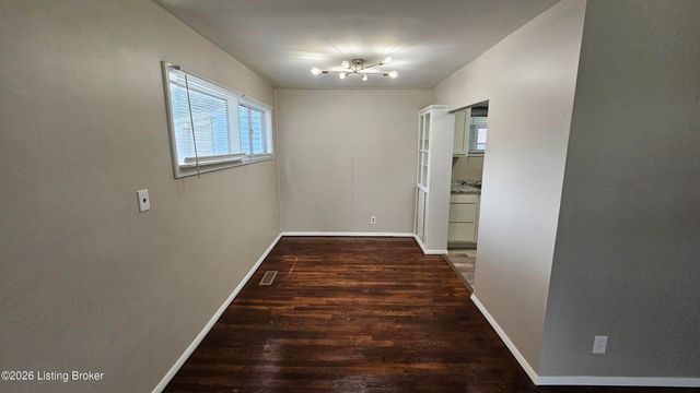 2935 Garey Ln, Louisville, KY 40216