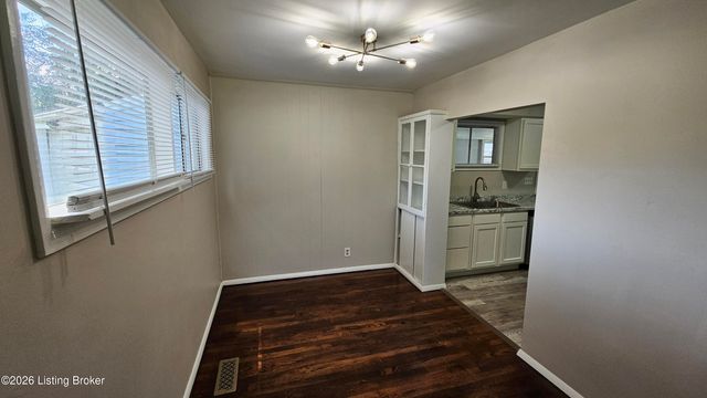 2935 Garey Ln, Louisville, KY 40216