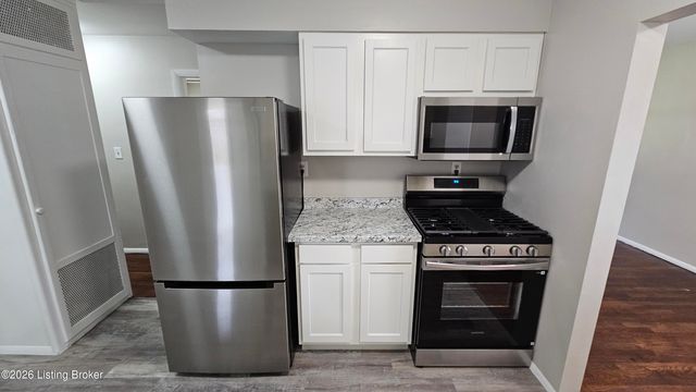 2935 Garey Ln, Louisville, KY 40216