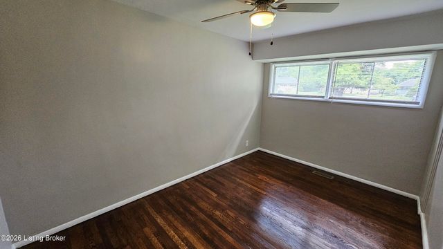 2935 Garey Ln, Louisville, KY 40216