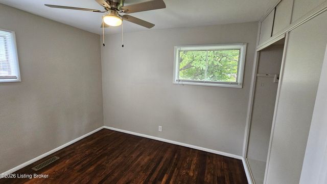 2935 Garey Ln, Louisville, KY 40216