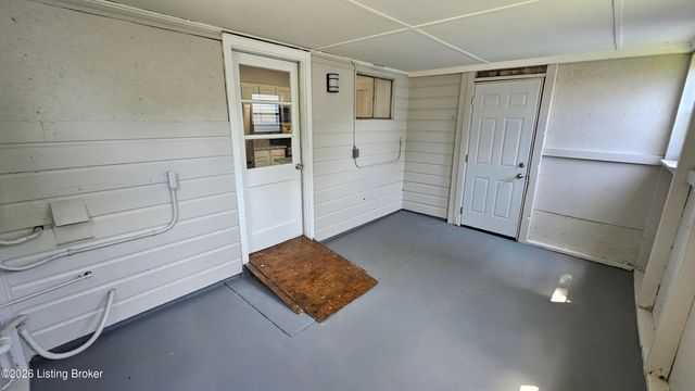 2935 Garey Ln, Louisville, KY 40216