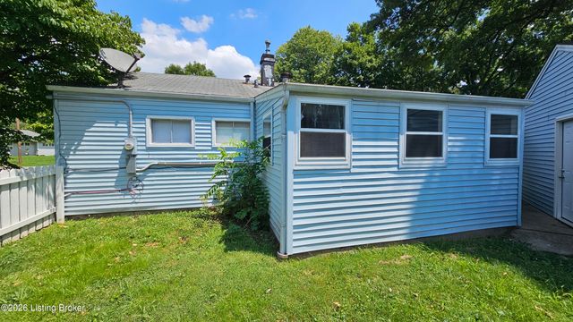 2935 Garey Ln, Louisville, KY 40216