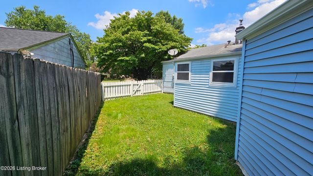 2935 Garey Ln, Louisville, KY 40216