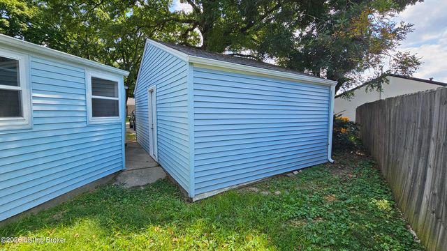 2935 Garey Ln, Louisville, KY 40216