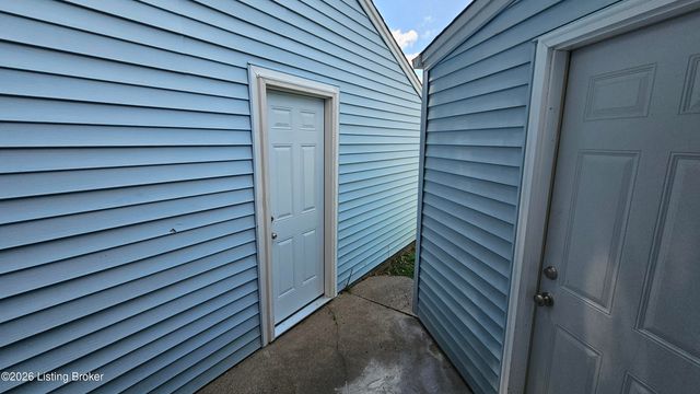 2935 Garey Ln, Louisville, KY 40216