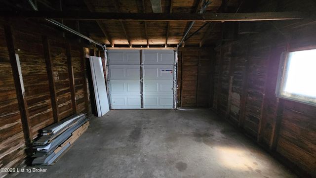2935 Garey Ln, Louisville, KY 40216