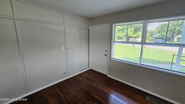 2935 Garey Ln, Louisville, KY 40216