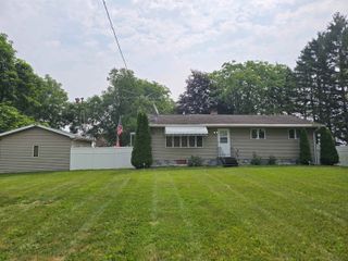 1560 N 8 Mile Road, Pinconning, MI 48650