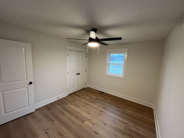 1047 New Deal Potts Rd, Cottontown, TN 37048