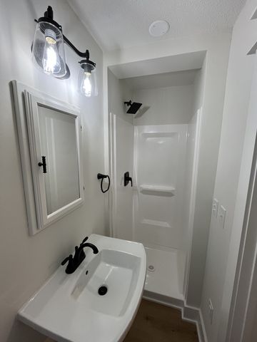 1047 New Deal Potts Rd, Cottontown, TN 37048