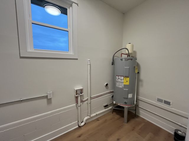 1047 New Deal Potts Rd, Cottontown, TN 37048