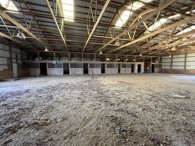 1047 New Deal Potts Rd, Cottontown, TN 37048