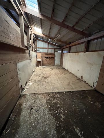 1047 New Deal Potts Rd, Cottontown, TN 37048