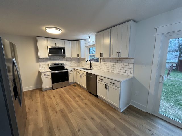 1047 New Deal Potts Rd, Cottontown, TN 37048