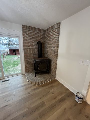 1047 New Deal Potts Rd, Cottontown, TN 37048