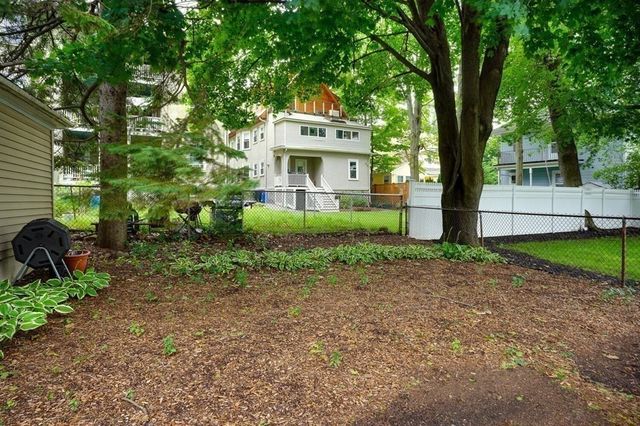 26 Park Rd 2, Belmont, MA 02478