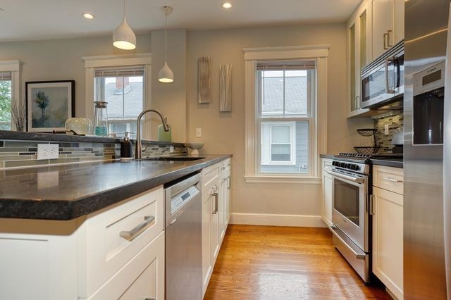 26 Park Rd 2, Belmont, MA 02478