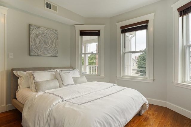 26 Park Rd 2, Belmont, MA 02478