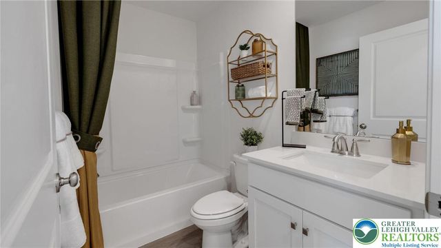 8303 Brodie Court, Upper Macungie Twp, PA 18031