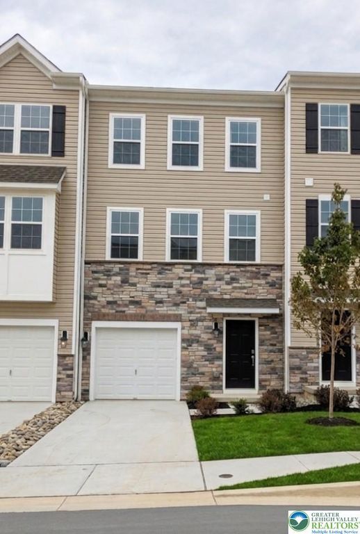 8303 Brodie Court, Upper Macungie Twp, PA 18031