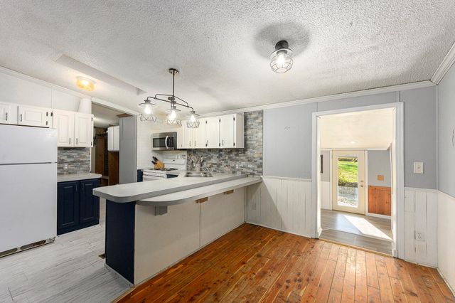 3096 140th Avenue, Dorr, MI 49323