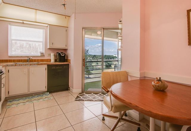 3959 Via Poinciana 605, Lake Worth, FL 33467