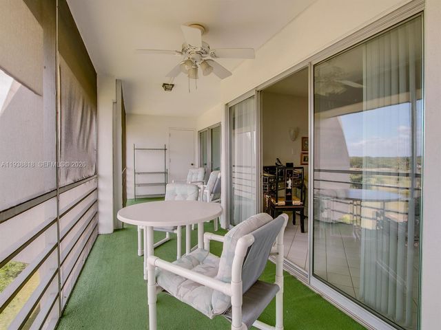 3959 Via Poinciana 605, Lake Worth, FL 33467