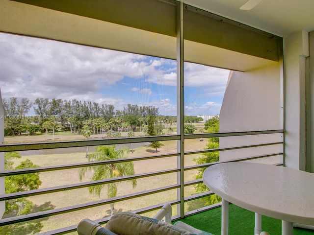 3959 Via Poinciana 605, Lake Worth, FL 33467