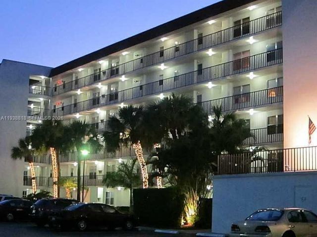 3959 Via Poinciana 605, Lake Worth, FL 33467