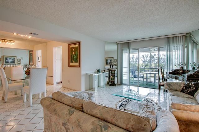 3959 Via Poinciana 605, Lake Worth, FL 33467