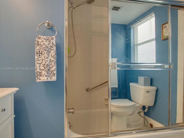 3959 Via Poinciana 605, Lake Worth, FL 33467