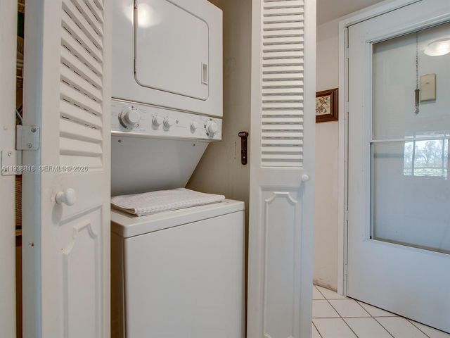 3959 Via Poinciana 605, Lake Worth, FL 33467