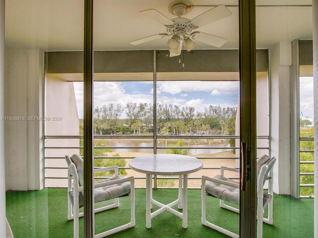 3959 Via Poinciana 605, Lake Worth, FL 33467