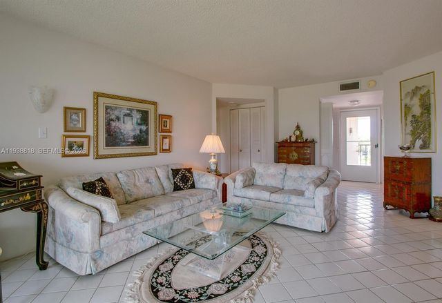 3959 Via Poinciana 605, Lake Worth, FL 33467