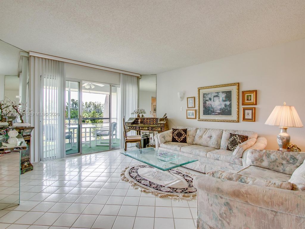 3959 Via Poinciana 605, Lake Worth, FL 33467