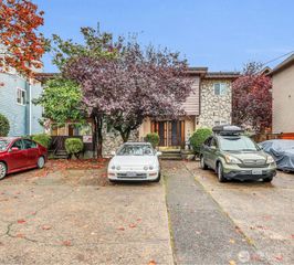 3828 Whitman Avenue N, Seattle, WA 98103