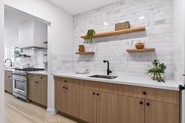 3861 S Norton Avenue, Los Angeles, CA 90008