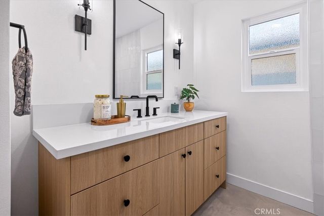 3861 S Norton Avenue, Los Angeles, CA 90008