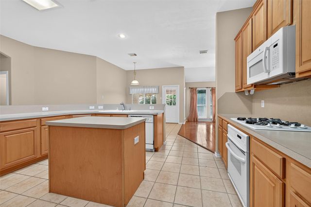 11714 Peachwood Lake Drive, Sugar Land, TX 77498