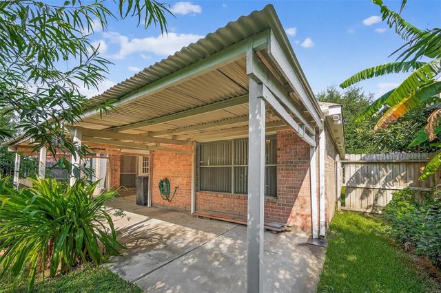 11714 Peachwood Lake Drive, Sugar Land, TX 77498